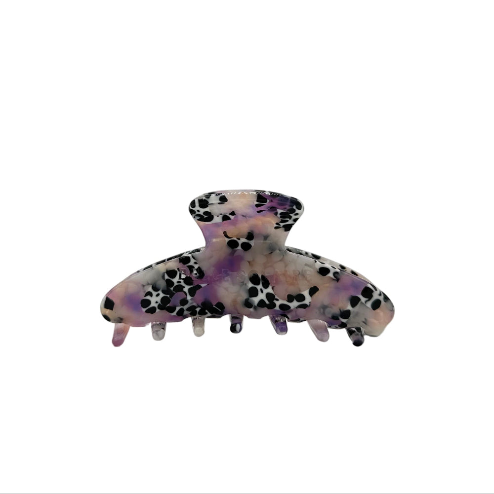 Hair claw clip made from plant-based cellulose acetate frontal view. Color: lilac haze